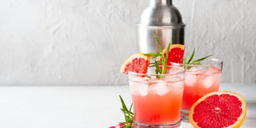 grapefruit-summer-coctail-grink-with-slice-of-grapefruit-and-rosemary-scaled-1.jpg